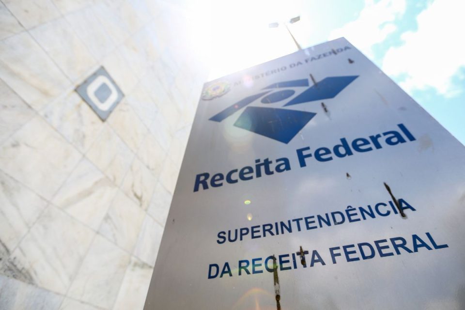 Receita aposta em “cobrança amigável” para elevar arrecadação e já registra recorde histórico