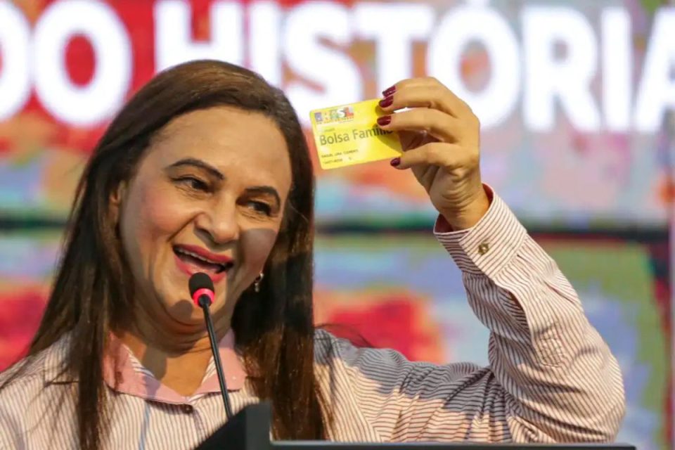 Bolsa Família inicia repasses de novembro nesta sexta