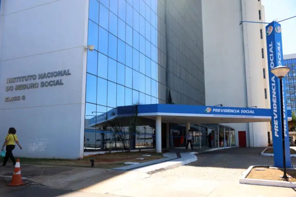 Pagamentos de fevereiro do INSS começam nesta segunda (23); saiba tudo sobre o benefício