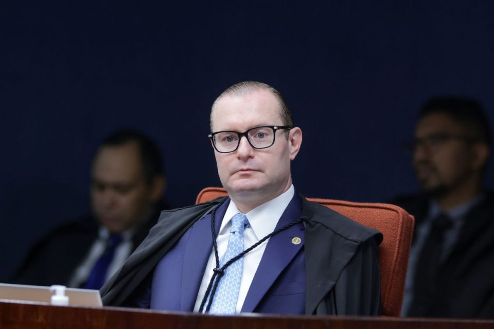 Morning Call: Cristiano Zanin rejeita ação de Rollemberg sobre CPI do Banco Master
