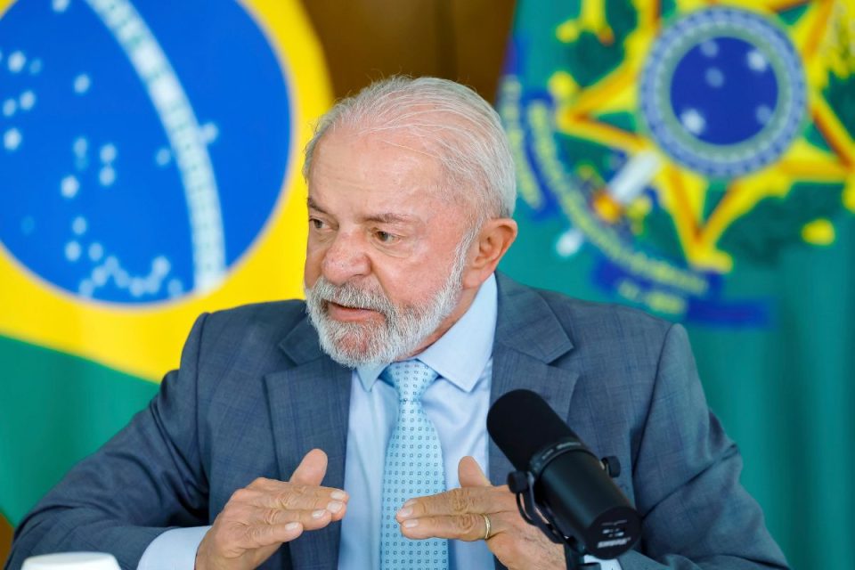 Lula critica Trump e Milei em entrevista ao El País: “Prefiro ser um líder respeitado, não um temido”