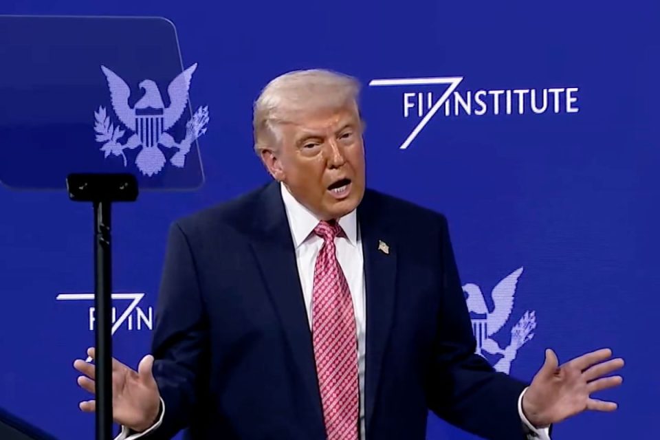 Trump diz que EUA não ajudarão a reabrir Estreito de Ormuz e impõe responsabilidade sobre países europeus
