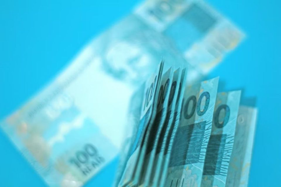 Quando vou receber os valores ajustados do salário mínimo?
