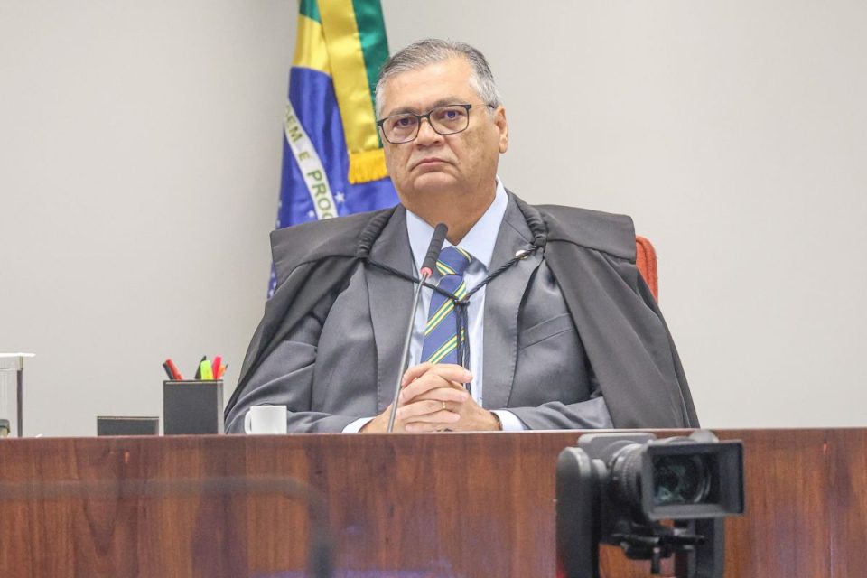 Entenda o que levou Dino a pedir informações sobre emendas no filme de Bolsonaro