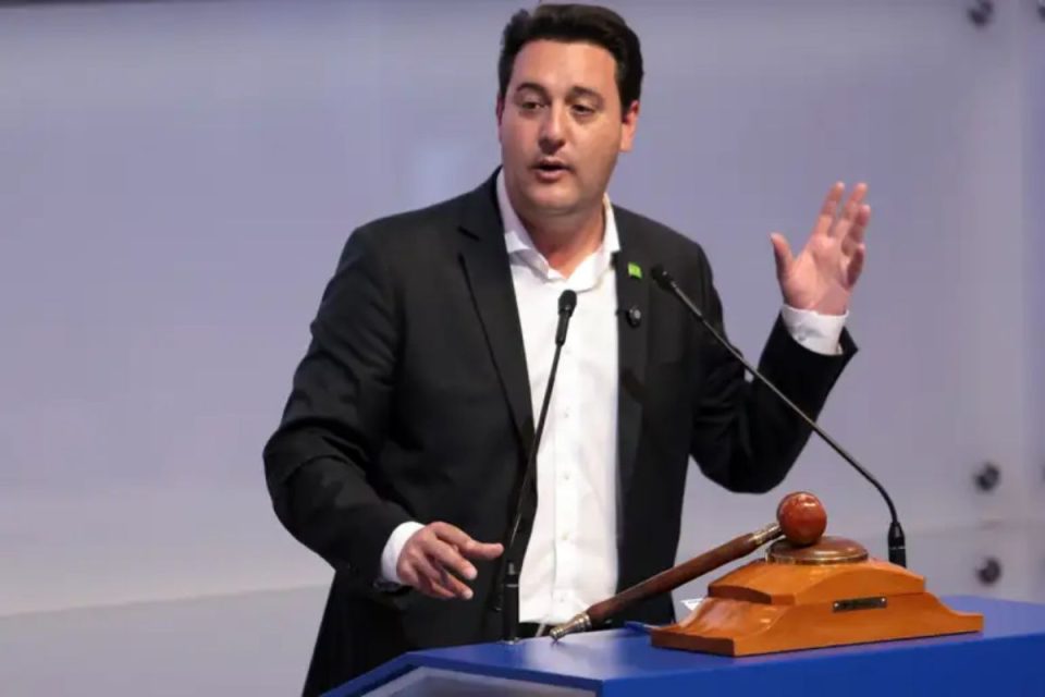 Ratinho desiste da Presidência da República