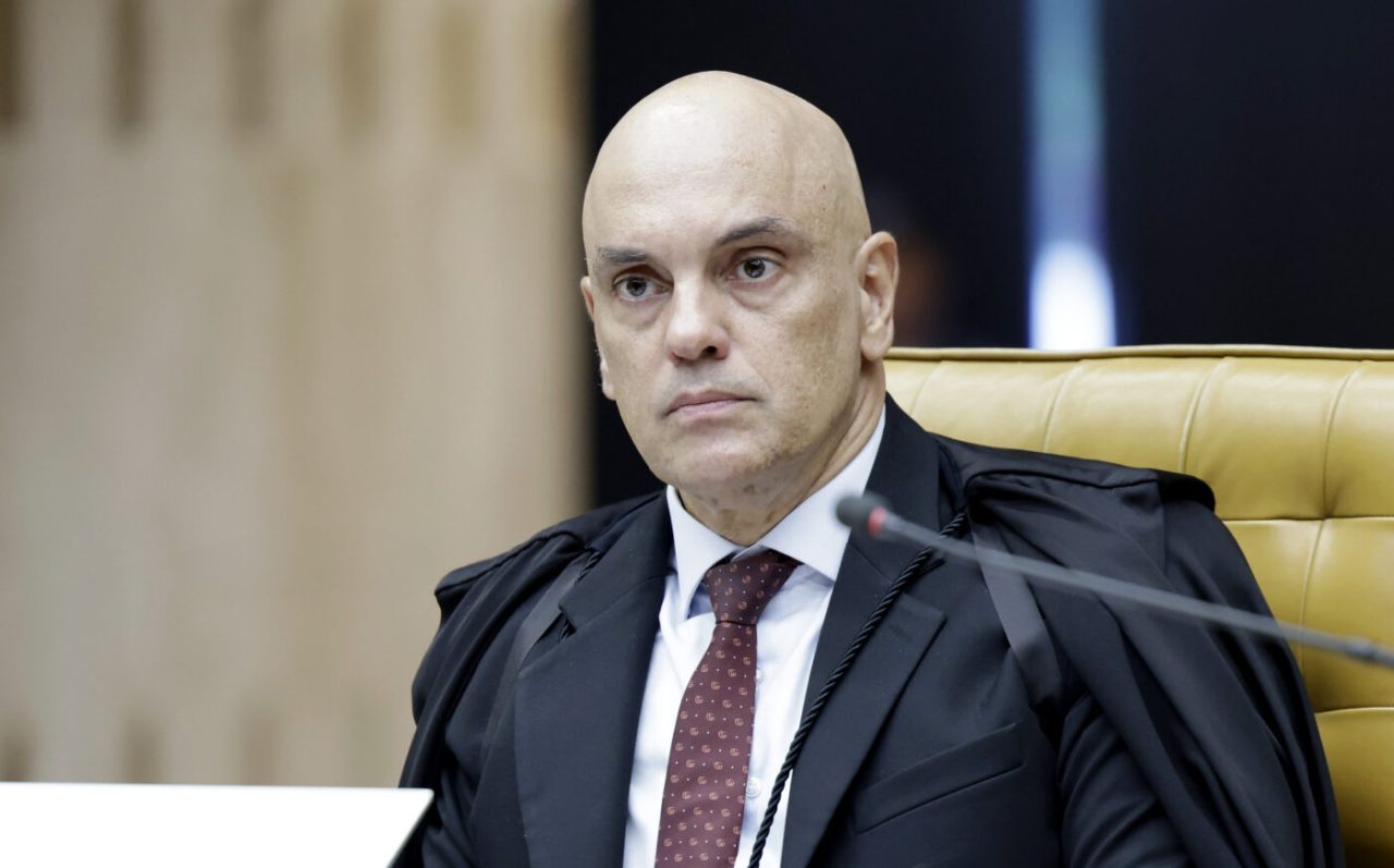 Moraes acusa Mendonça de seletividade e pede julgamento conjunto no plenário