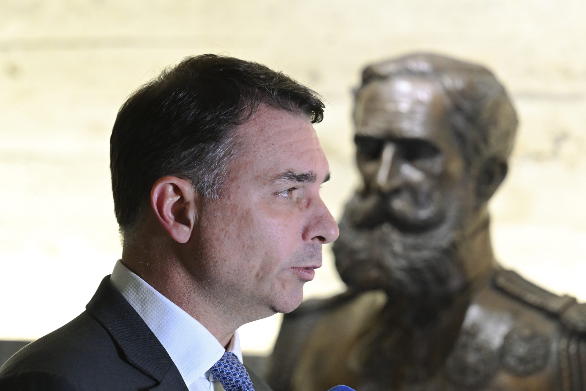 Ajuste de R$ 190 bi e fim da reeleição: a Super PEC da equipe de Flávio Bolsonaro
