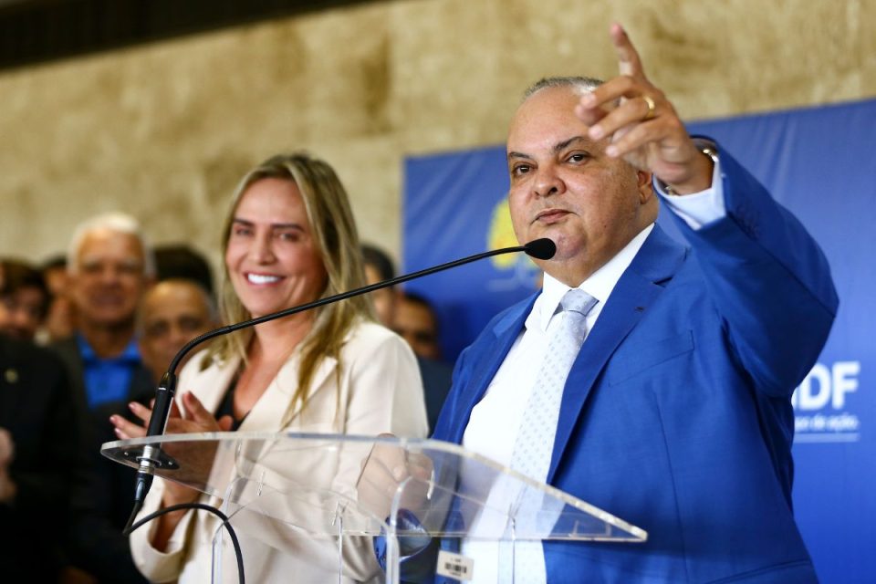 O Governo do Distrito Federal não pagou a conta de luz