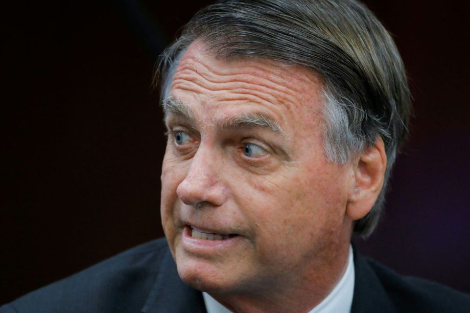 Entenda quando Bolsonaro poderá avançar para o regime semiaberto