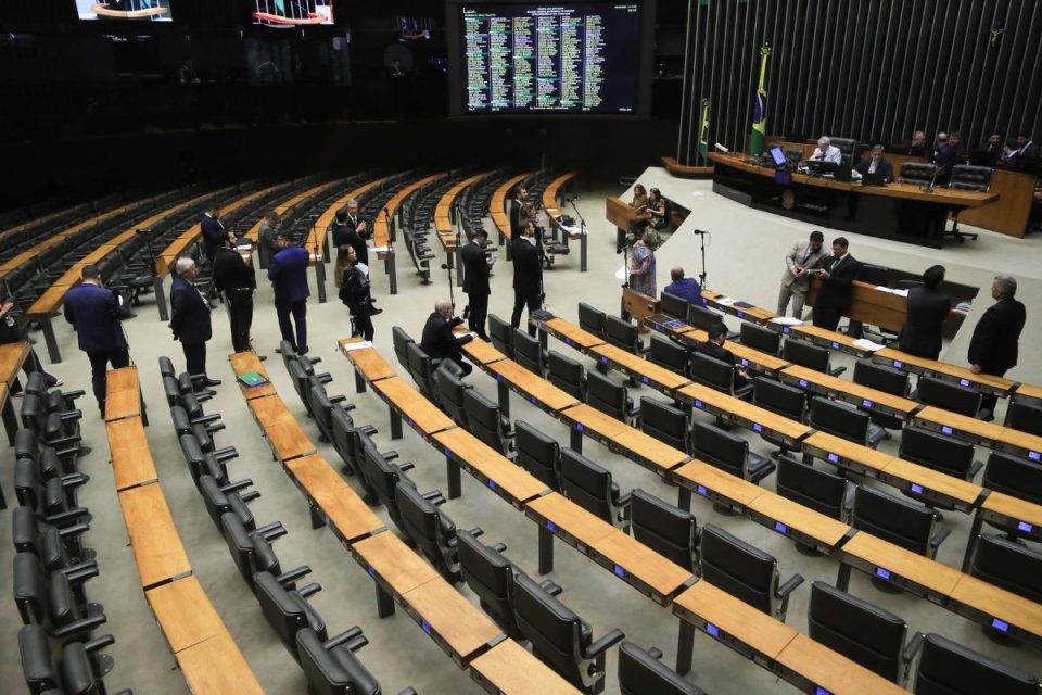 Banco Master: Comissão analisa consequências da liquidação extrajudicial