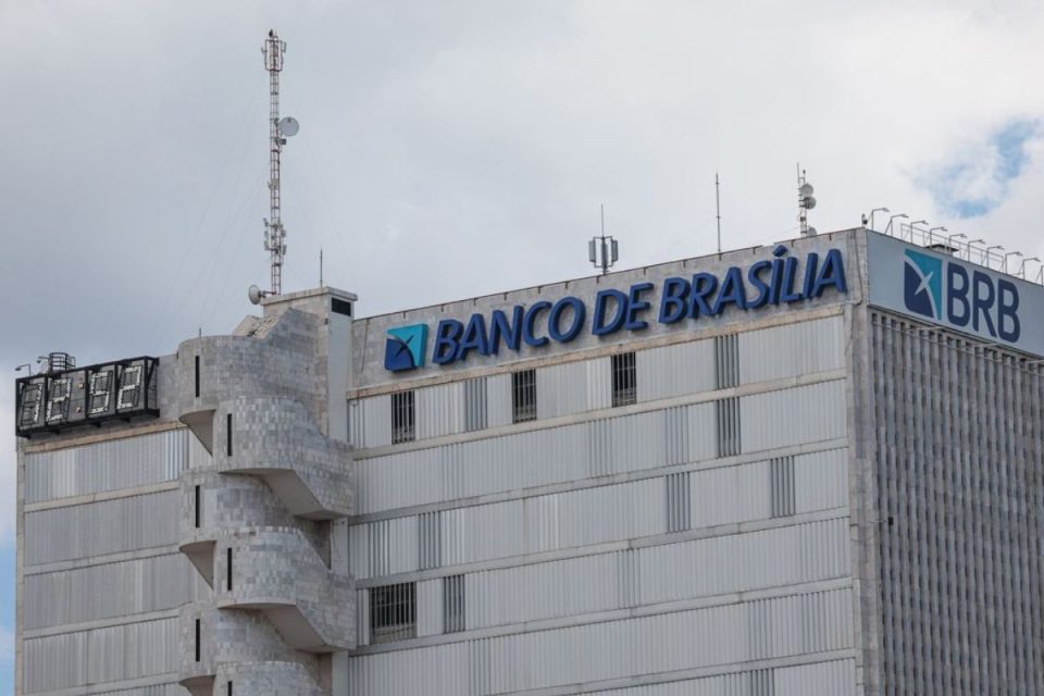 Após rebaixamento do BRB pela S&P, o que acontece com a instituição financeira?