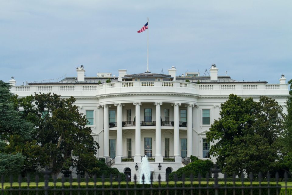Kevin Hassett, assessor da Casa Branca, defende perfil independente para comando do Fed e cita Rick Rieder