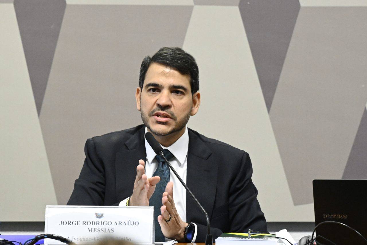 Emoção e salas lotadas. Como foi o início da sabatina de Jorge Messias?