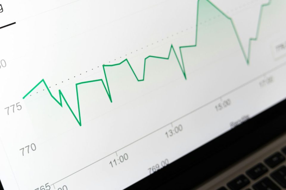 Ibovespa fecha 2025 em alta histórica e desafia cenário de juros elevados