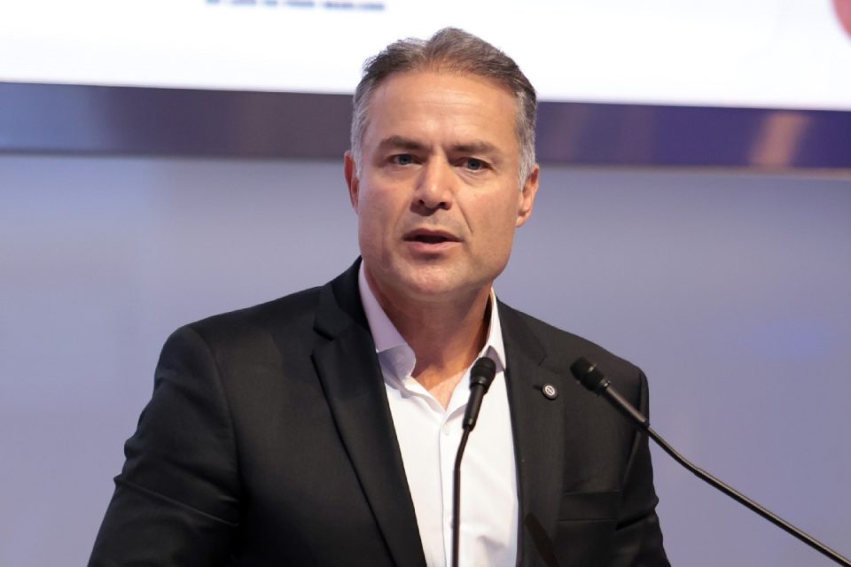 Renan Filho grava vídeo e questiona Derrite: “A quem atende esse ataque à PF?”