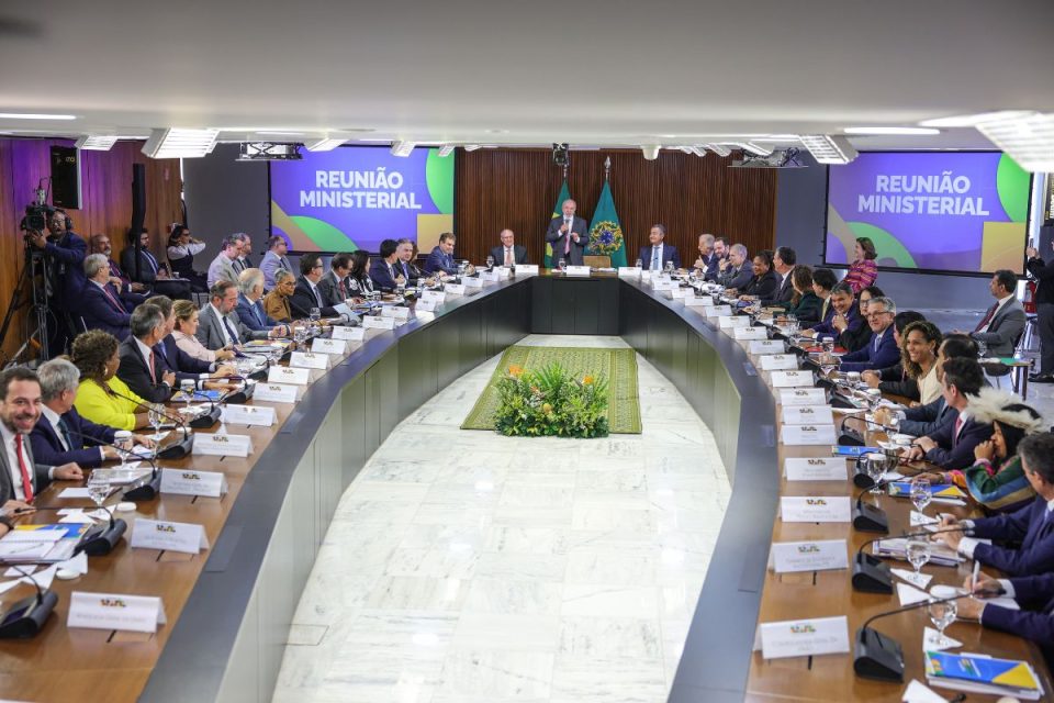 Quem são os 17 ministros que deixam o governo Lula em busca de cadeiras políticas em 2026?