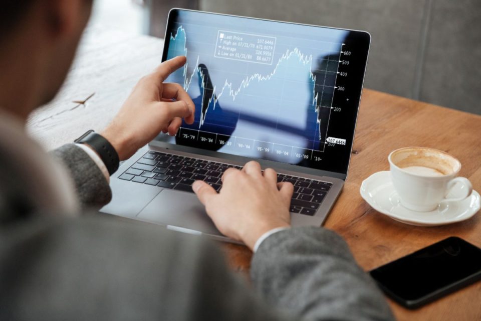 Ibovespa hoje recua de olho em projeção de aumento dos juros pelo BC; entenda