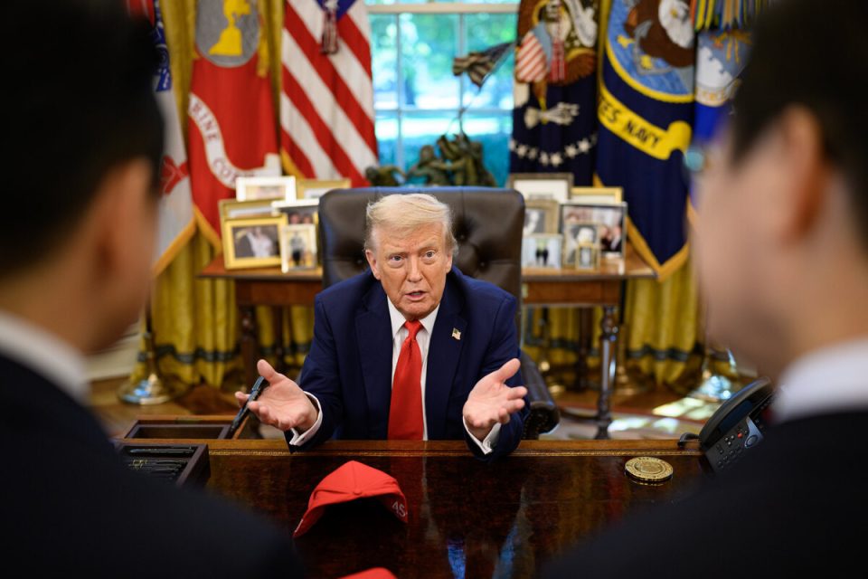 Trump admite possibilidade de negociação com governo Maduro