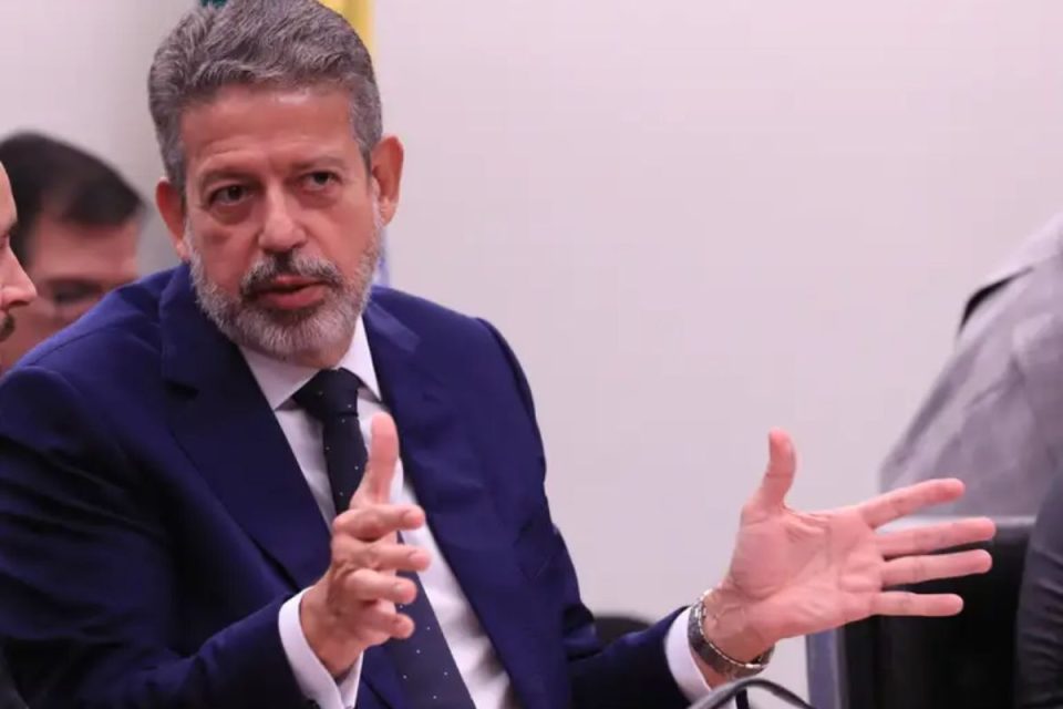 Quem é Mariângela Fialek, assessora de Arthur Lira investigada por desvio de emendas parlamentares?