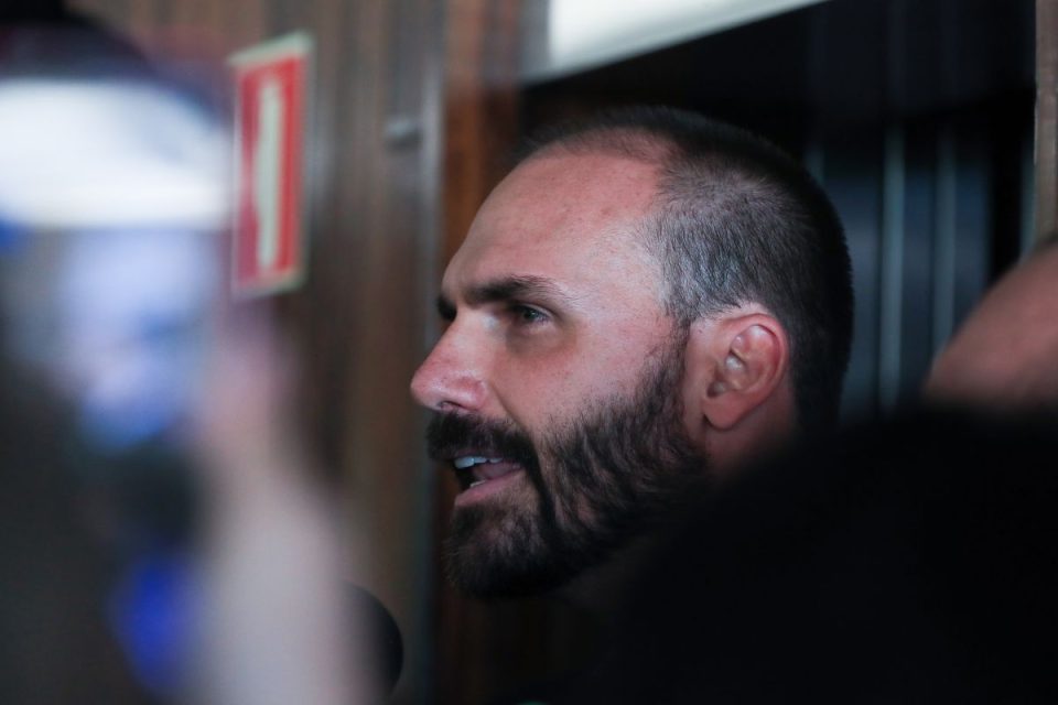 STF deve notificar Eduardo Bolsonaro sobre denúncia da PGR por carta rogatória; entenda