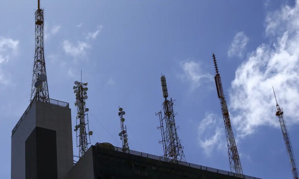 Operadoras de celular vão ao STF contra leis do Piauí sobre licenciamento ambiental de antenas
