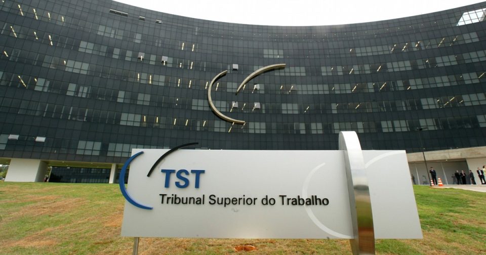 TST reconhece natureza salarial de previdência privada paga ‘por fora’ a executivo