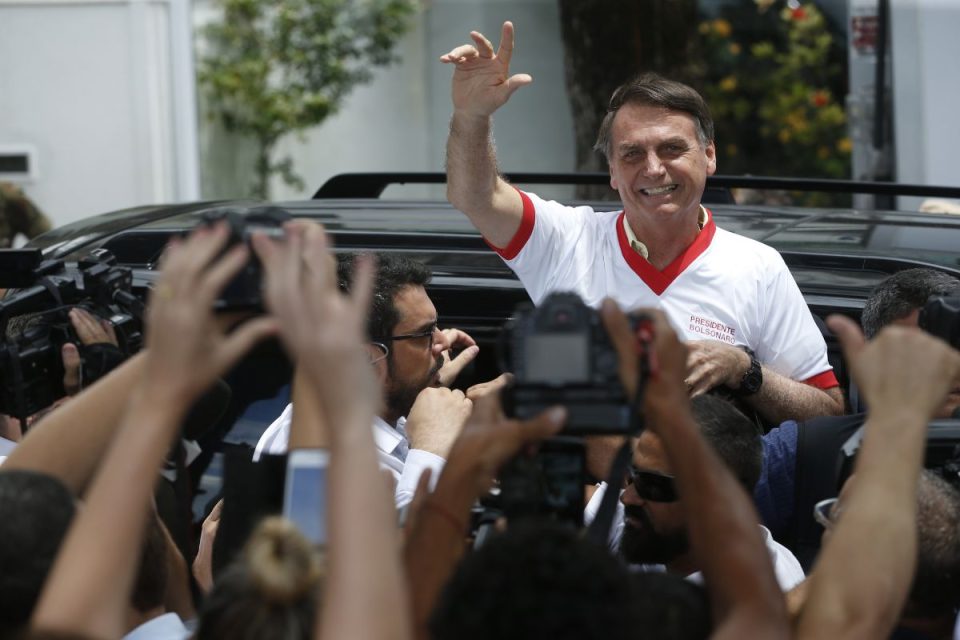 Flávio diz que devolverá dinheiro para tentar estancar a crise Dark Horse