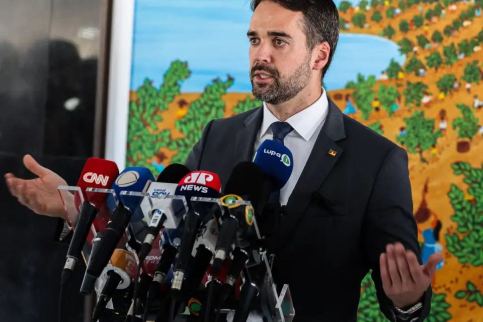 Eduardo Leite se coloca como alternativa à polarização e anuncia pré-candidatura à presidência