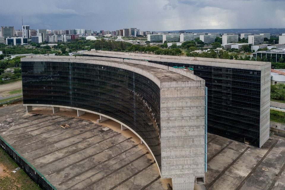 Testemunha morre próximo ao Tribunal Regional da Bahia