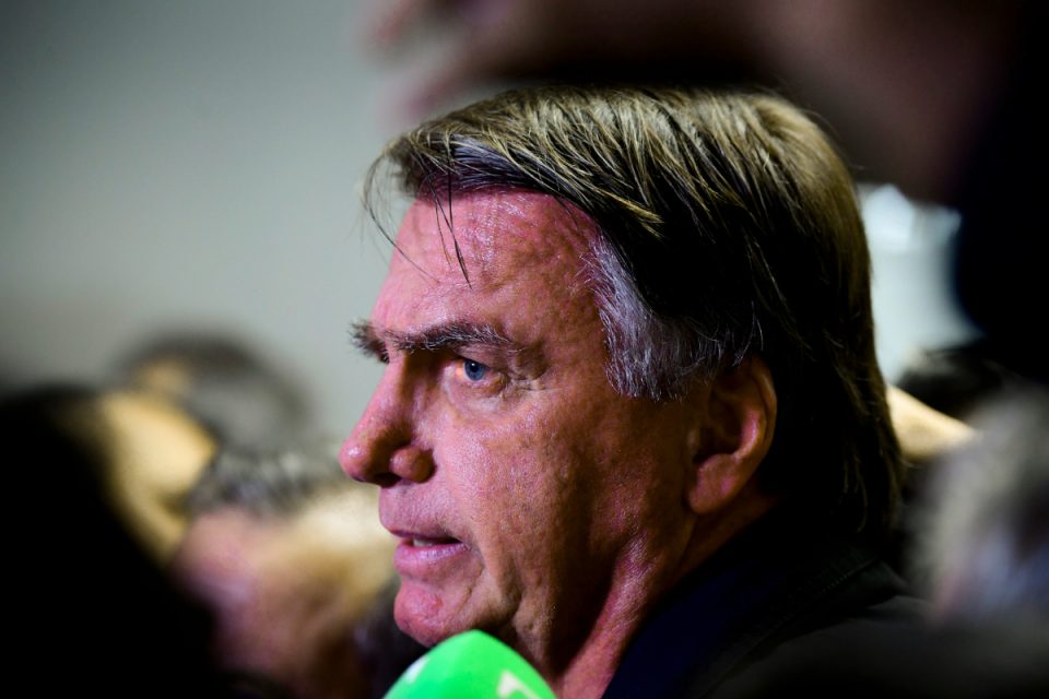 Pedido da defesa tenta manter Bolsonaro fora do regime fechado; entenda