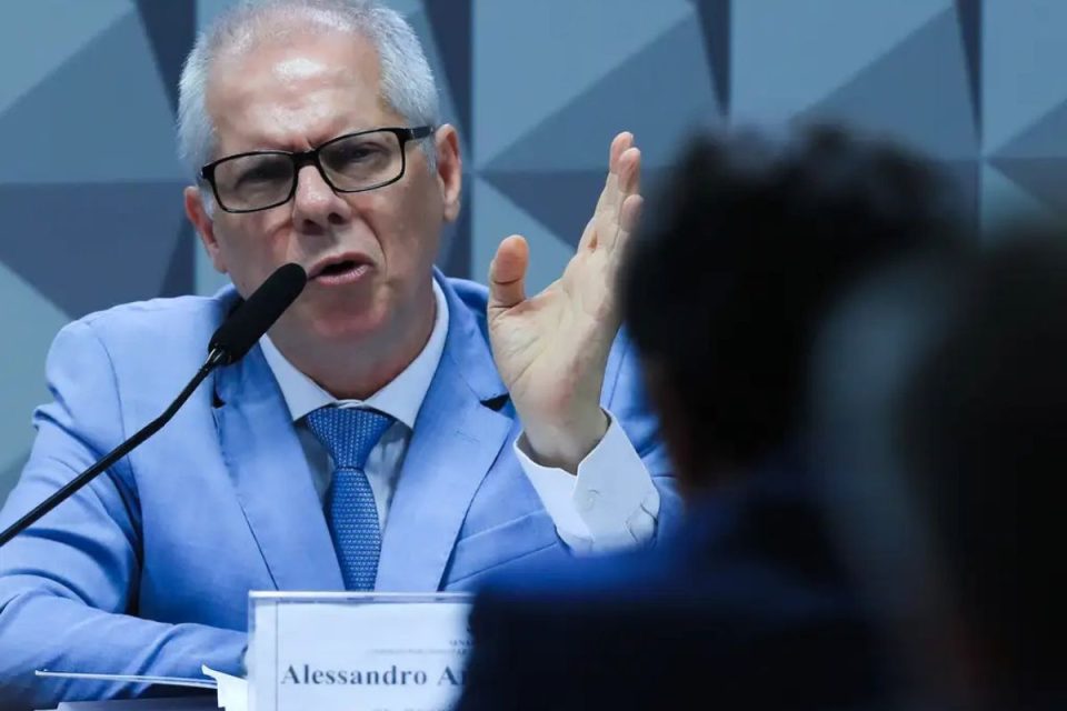 AGU solicita bloqueio de R$ 3,9 bilhões em investigação sobre fraudes no INSS