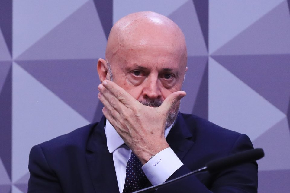 “Careca do INSS” se recusa a responder perguntas de relator, mas nega acusações