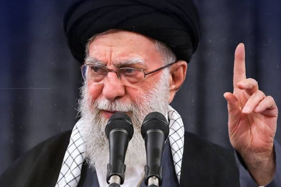 Entenda como funciona o processo de sucessão no Irã após a morte de Khamenei