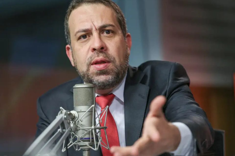 Governo avalia transição para micro e pequenas empresas em proposta que extingue escala 6×1