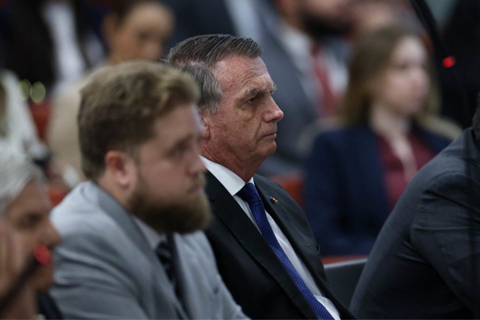 Funções e salário de Jair Bolsonaro são suspendidos pelo Partido após condenação