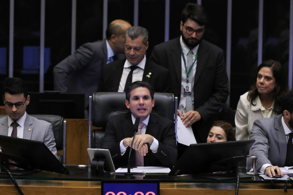 Morning Call: fim da escala 6×1 e regulamentação do trabalho por aplicativo é prioridade, diz Hugo Motta