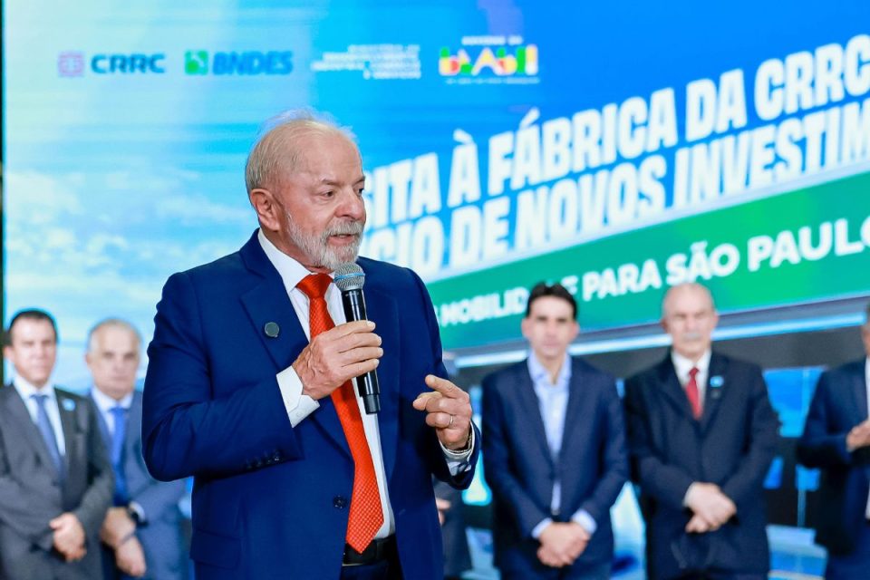 Lula quer diminuir juros do rotativo visando melhorar sua popularidade em ano eleitoral