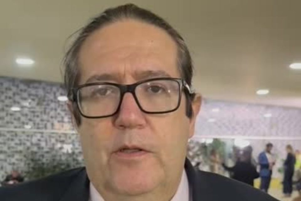 EXCLUSIVO: “Ocupação da mesa tinha o objetivo de abrir negociação com Hugo Motta”, diz Tarcísio Motta após desordem na Câmara