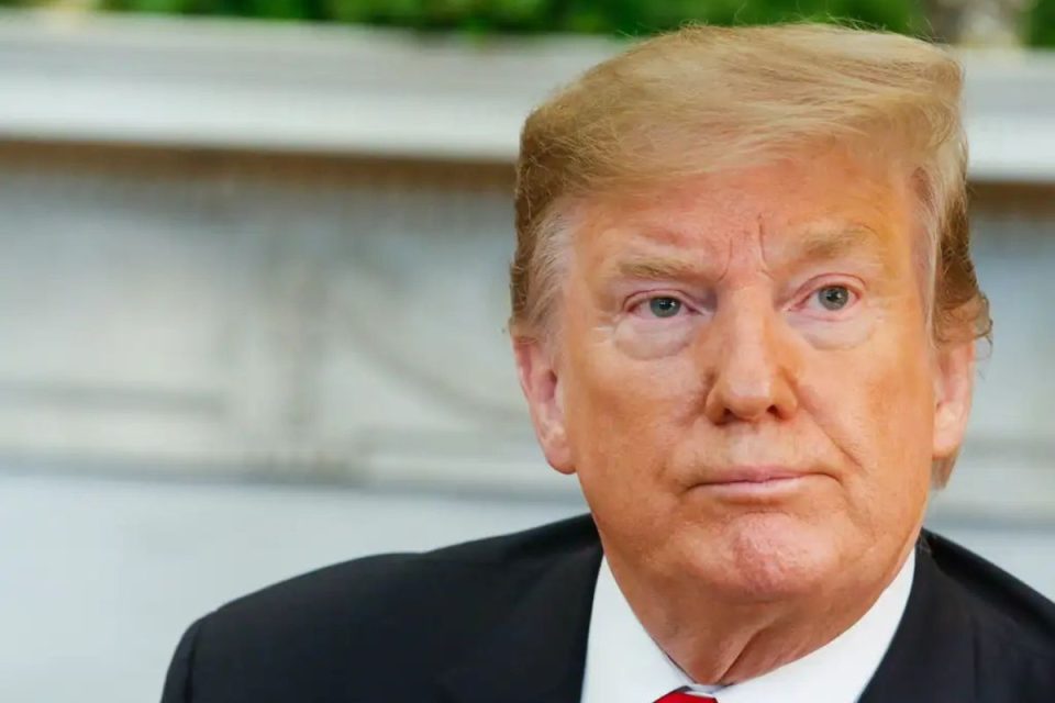 Donald Trump desvia foco da economia e enfrenta críticas às vésperas das eleições nos EUA