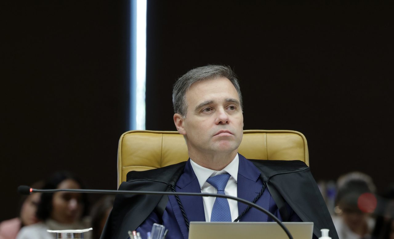 Um relator e dois processos que se conectam