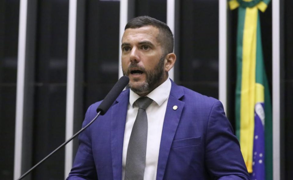 Caminhada com Nikolas reacende esperança, diz Carlos Jordy