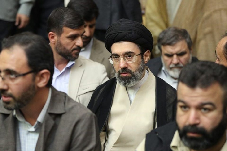Saiba quem é e o que defende Mojtaba Khamenei, favorito a liderar Irã após morte de Aiatolá