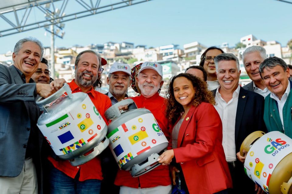 Programa Gás do Povo oferece gratuidade no gás de cozinha: veja quem tem direito e como garanti-lo