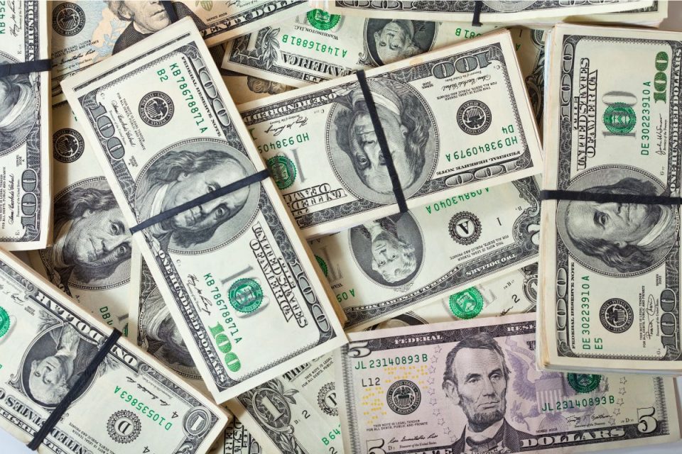 Déficit comercial dos EUA atinge US$ 70,31 bilhões após aumento de mais de 30%