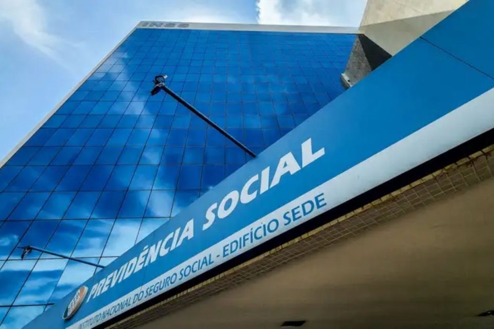 INSS sobe o teto dos benefícios em 3,90%; veja quanto você deve ganhar em 2026