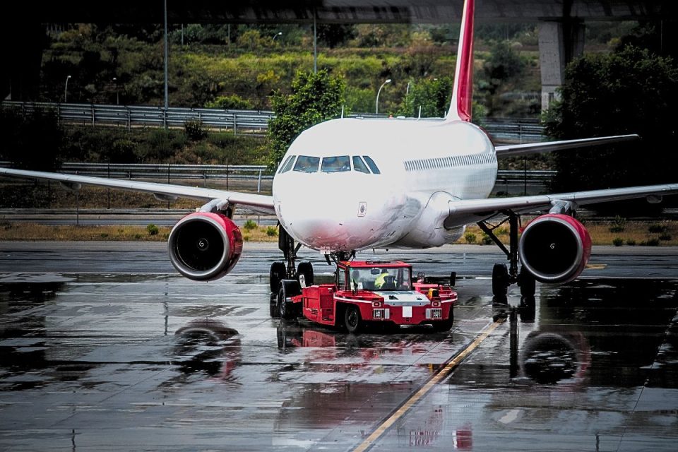 Oriente Médio encarece combustível de aviação e Petrobras cria plano de contingência